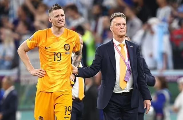 1670630645049000515.jpg 65435417-11520177-image-a-141_16.jpg